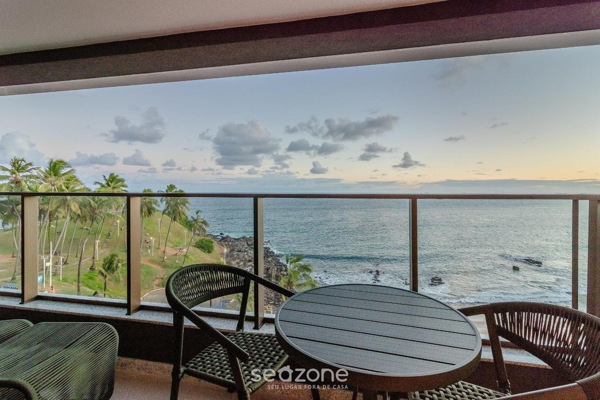 Predio Beira-mar Com Piscina Na Barra Em Ssa - Spb Apartamento *