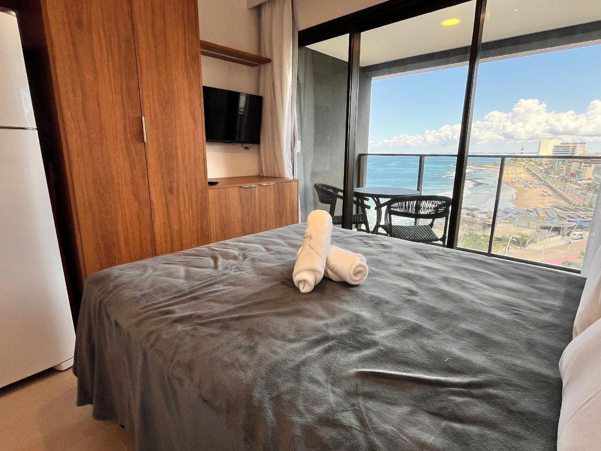 Predio Beira-mar Com Piscina Na Barra Em Ssa - Spb Apartamento